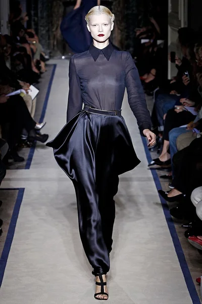 Look 30